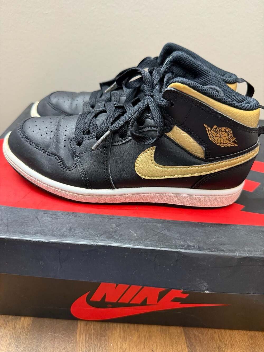 Nike Air Jordan 1 Mid Black Metallic Gold Youth Shoes